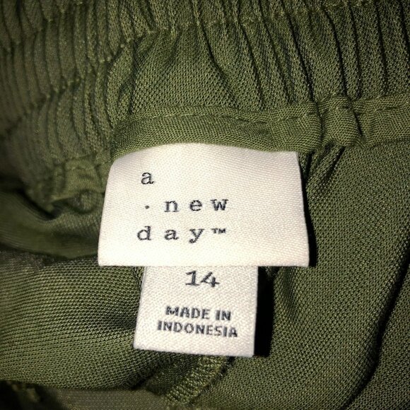 A New Day Slim Ankle Pants Green Elastic In Back Of Waist Side Pockets Size 14 - Picture 9 of 12